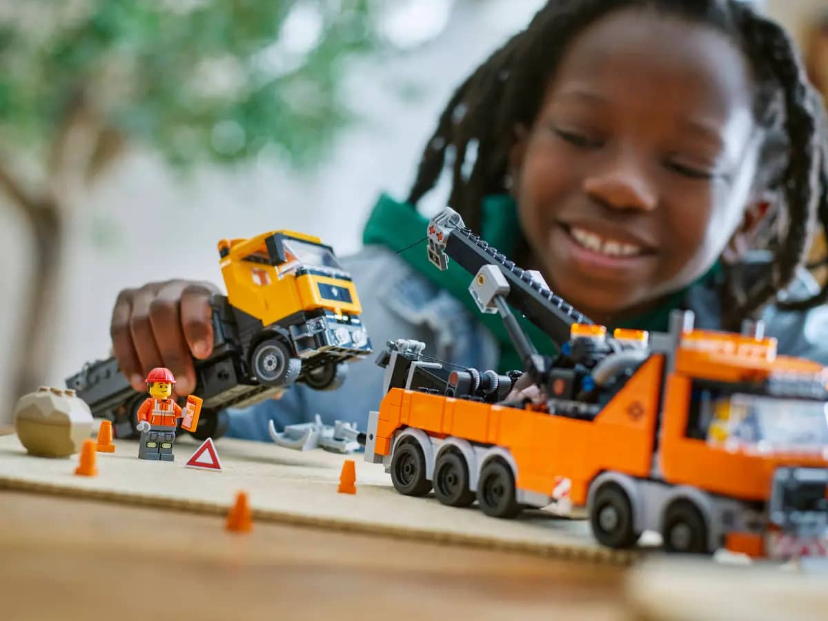 LEGO 60467 Heavy-Duty Recovery Tow Truck with Crane - City