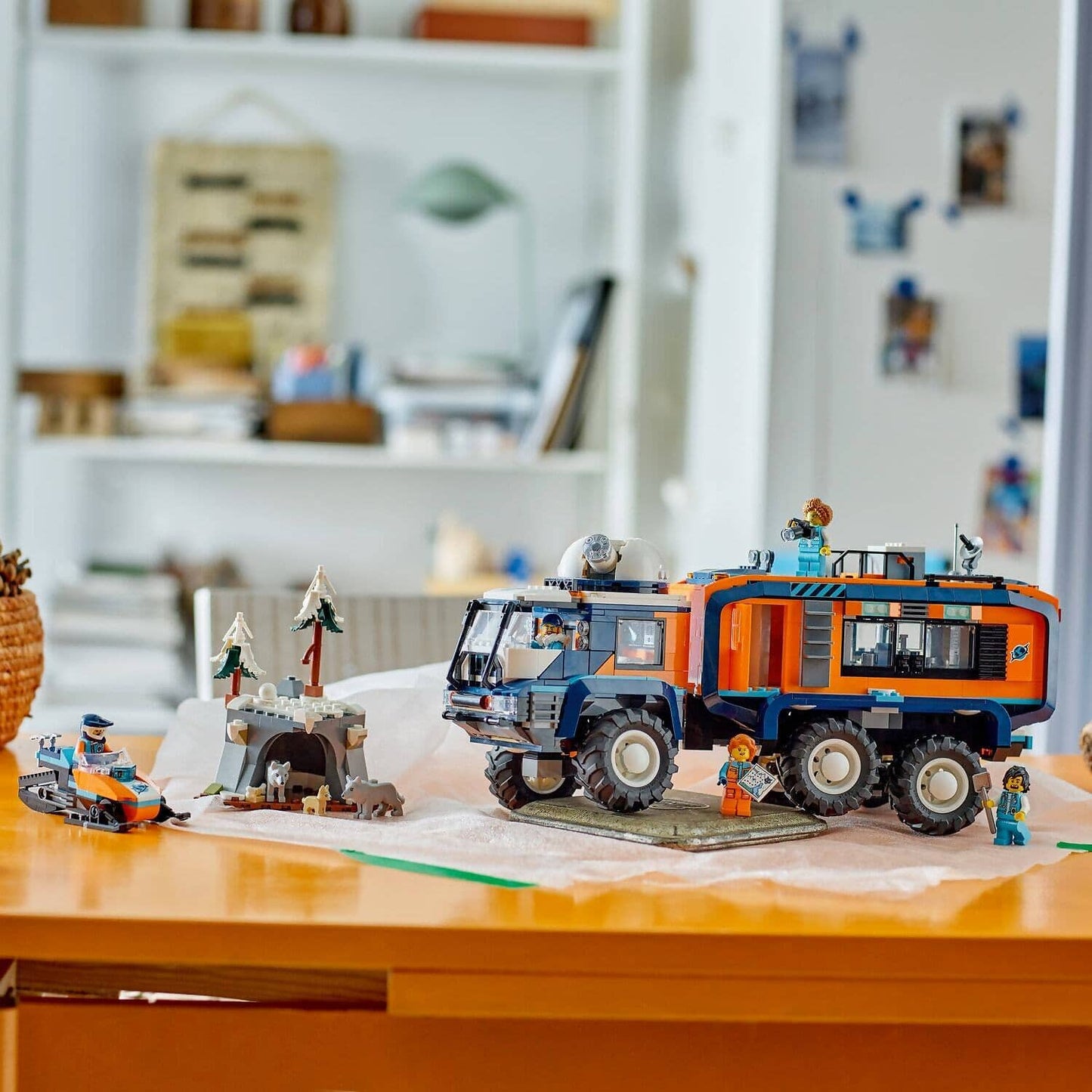 LEGO 60471 Arctic Explorer Science Lab Truck - City