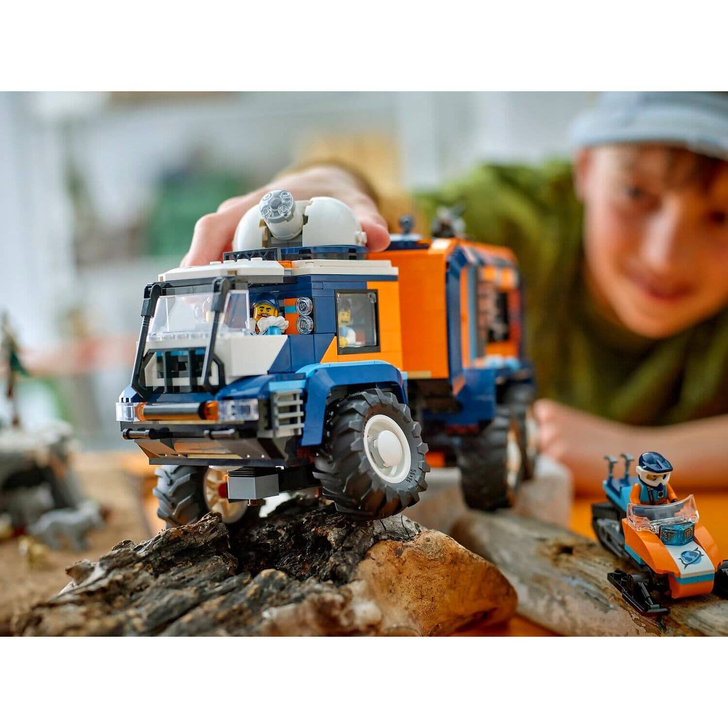 LEGO 60471 Arctic Explorer Science Lab Truck - City