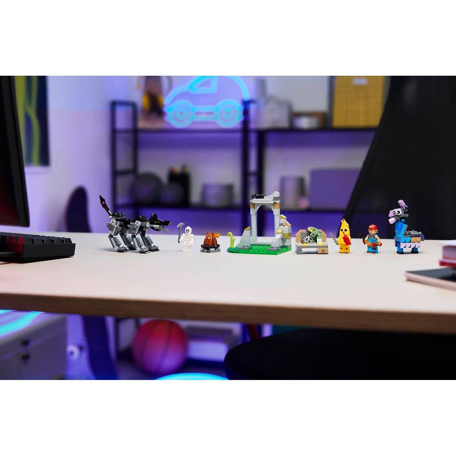 LEGO 77075 Peely & Sparkplug's Camp - Fortnite