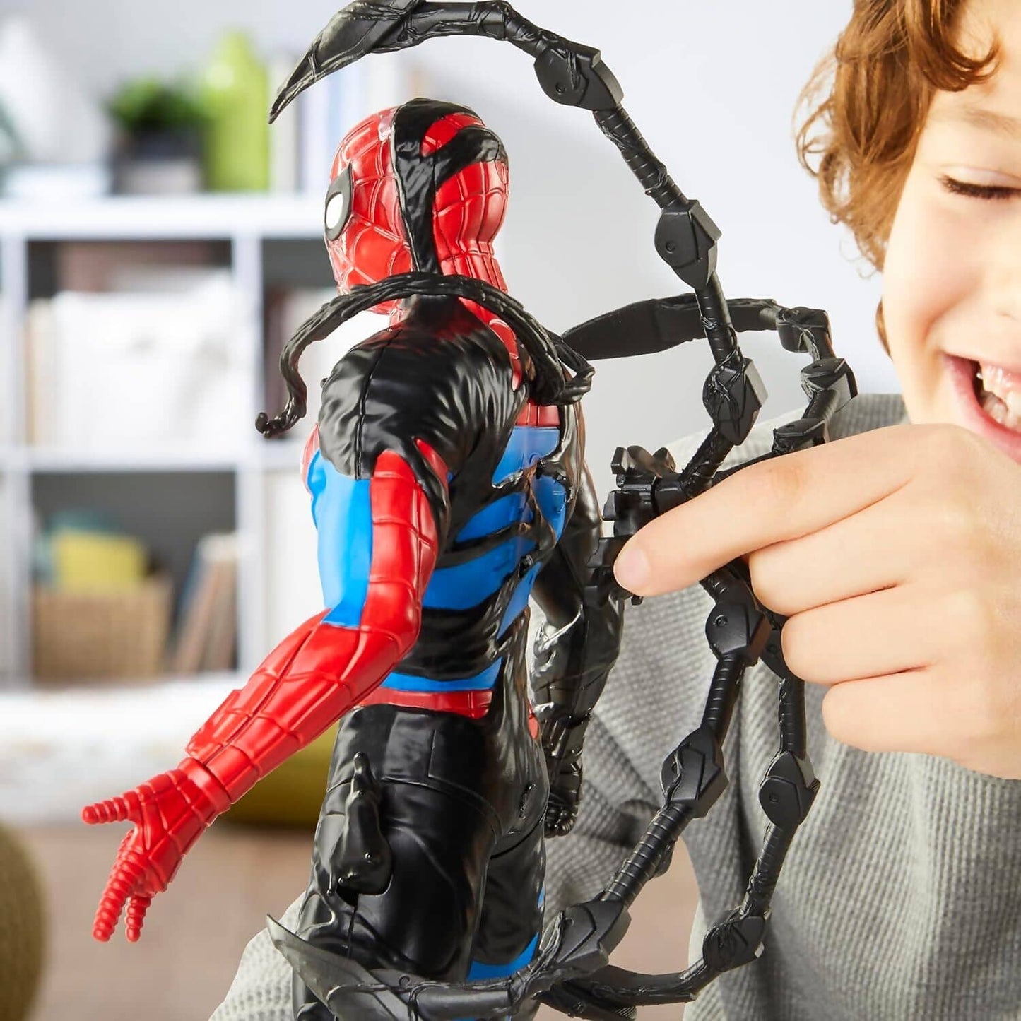 Marvel Spider-Man - VenomVersus Spider-Man Liquid Shifter Colour Change 11-inch Action Figure - Hasbro