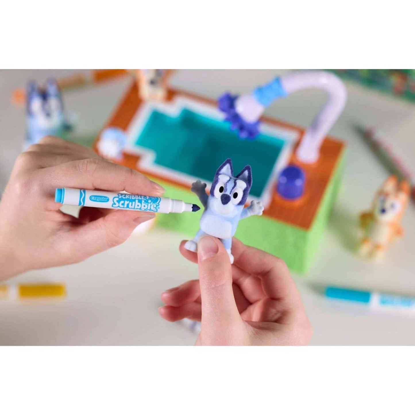 Crayola - Scribble Scrubbie Bluey Poolside Playset