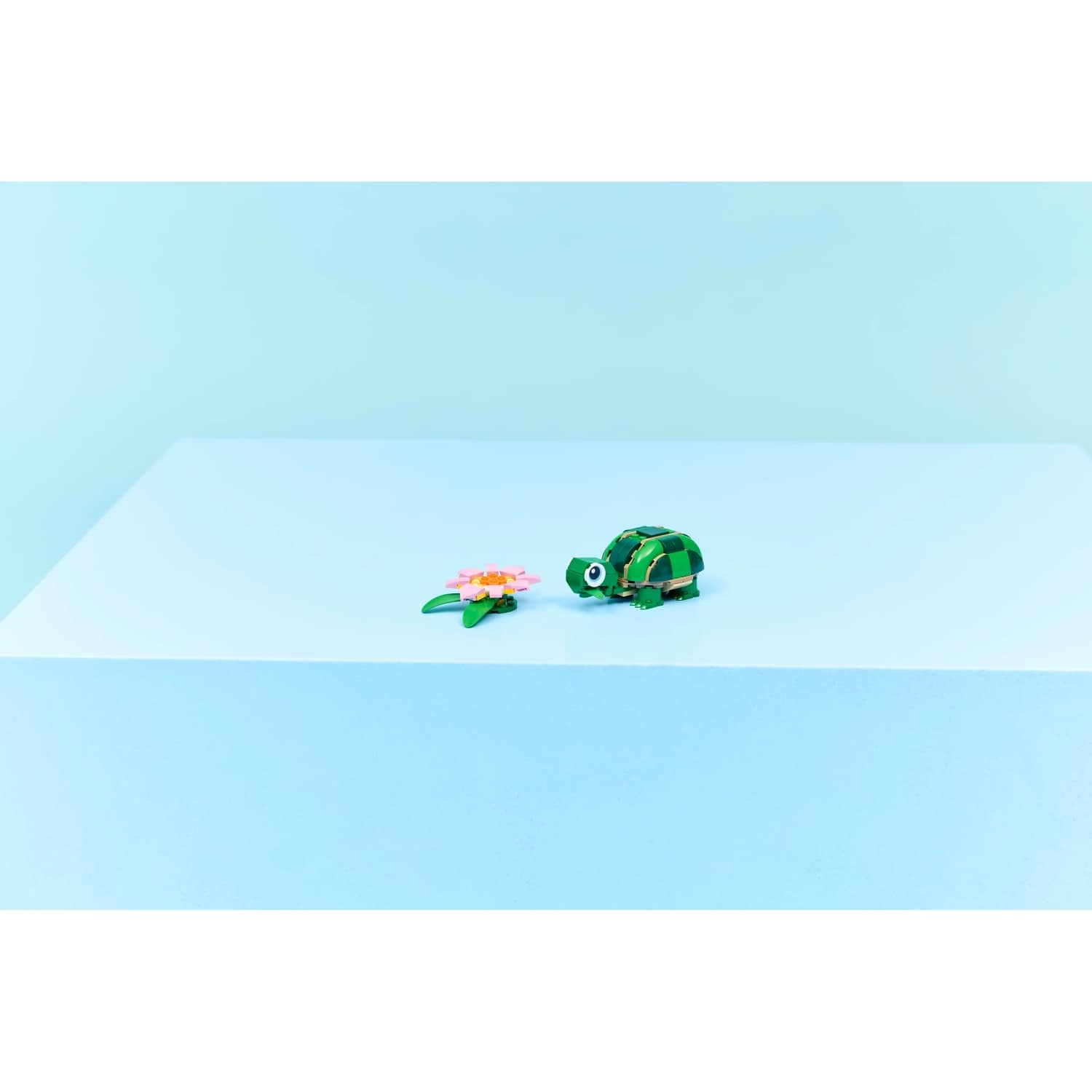 LEGO 31377 Turtle with a Water Lily Flower - Creator 3-in-1