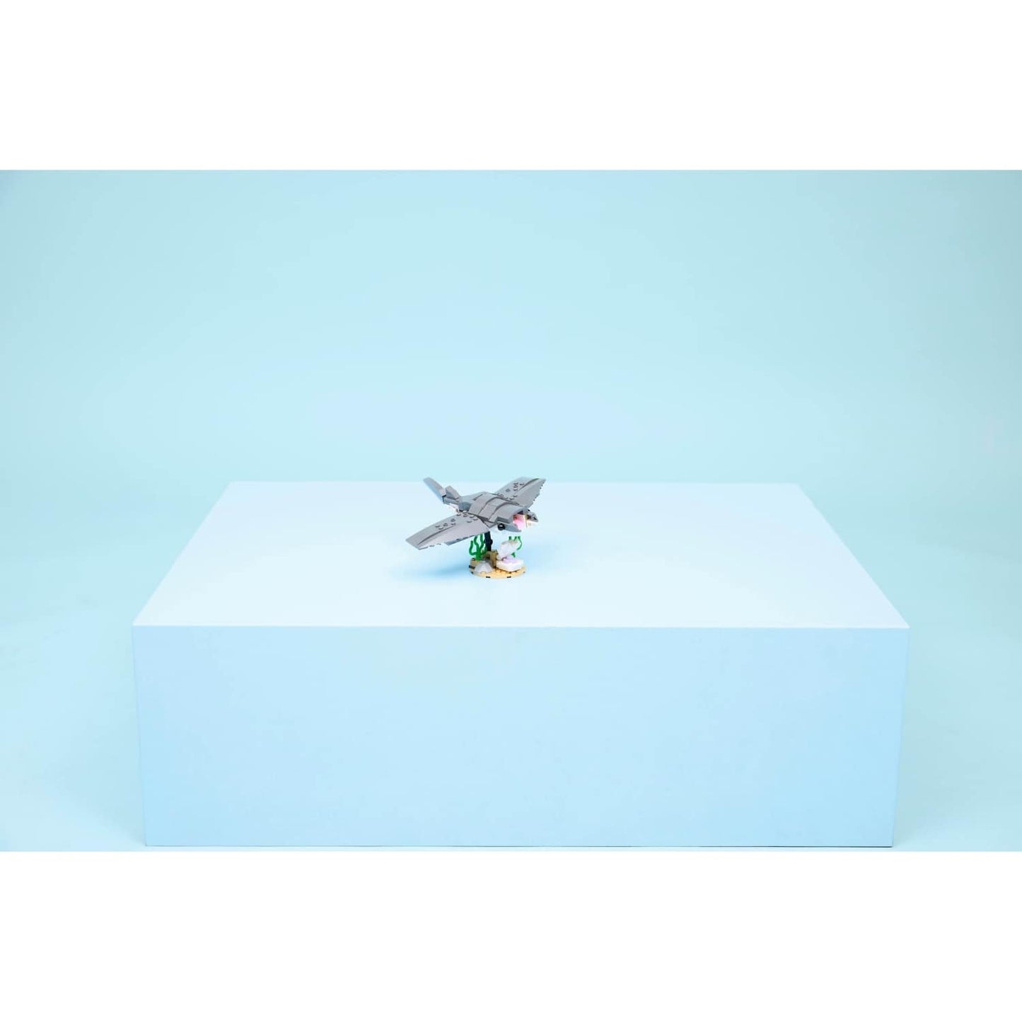 LEGO 31381 Fierce Shark with a Treasure Chest - Creator 3-in-1