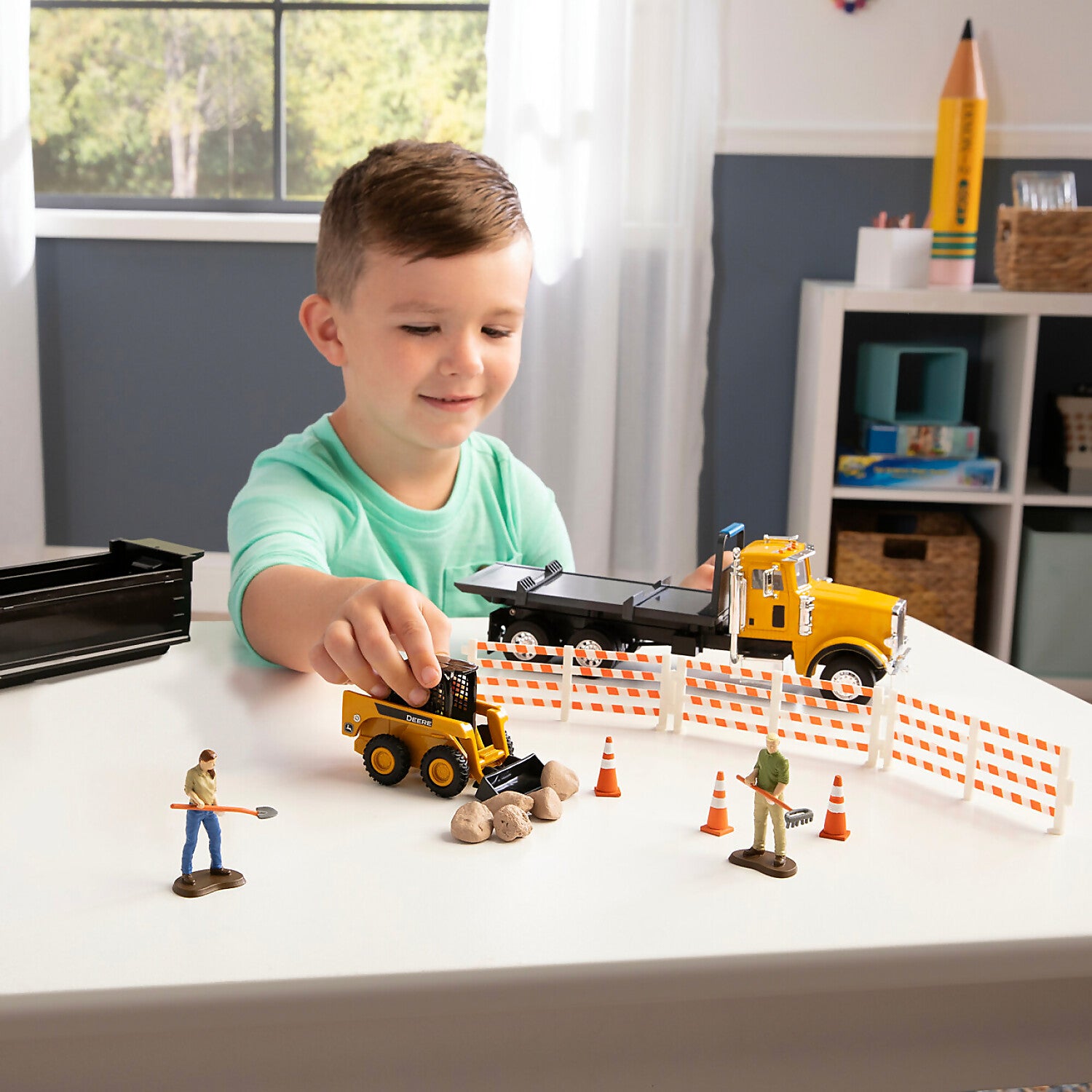 TOMY - 1:32 Scale John Deere Switch N Load™ Construction Playset 19 Piece Toy Set