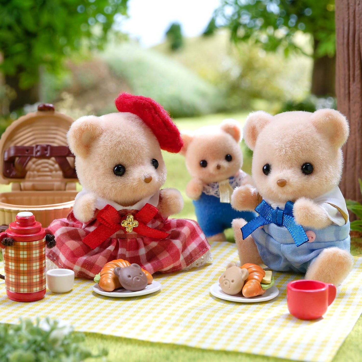 Sylvanian Families - Biscuit Bear Sister & Brother - Delicious Picnic Set