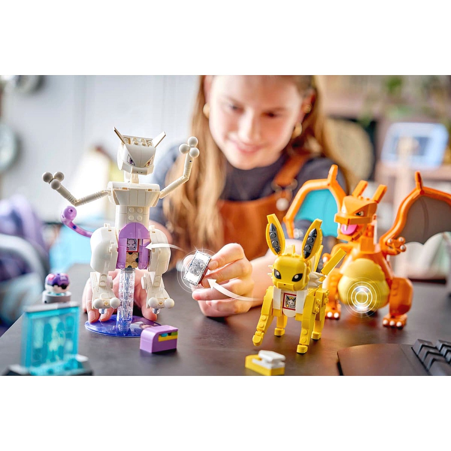 LEGO® 72163 SMART Play™ Mewtwo's Lab Break - Pokémon™