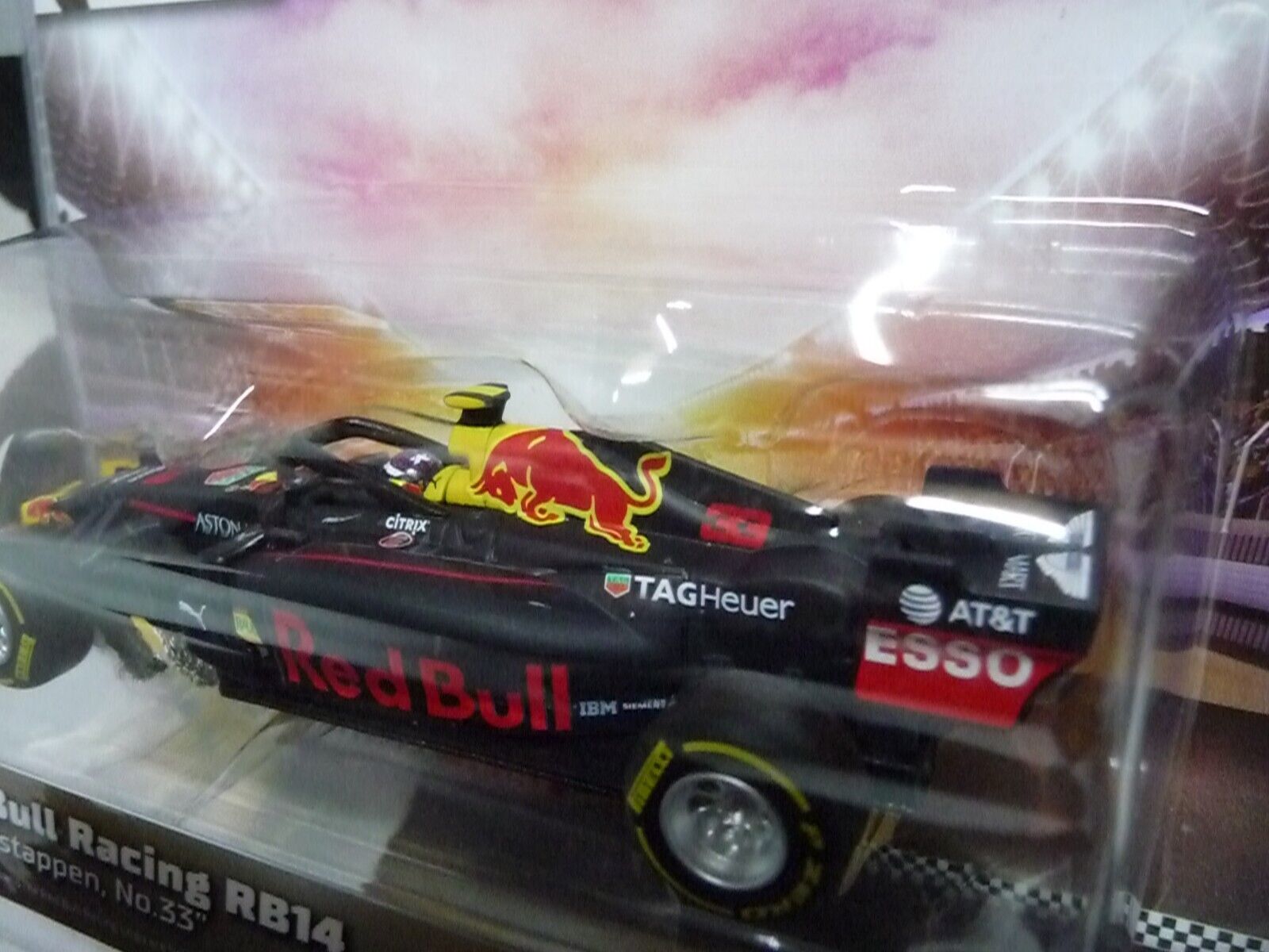Carrera - Go Red Bull Racing RB14 M.Verstappen No33 Scale 1:43