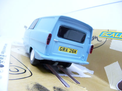 Scalextric -  C4259 1:32 RELIANT REGAL SUPERVAN MR BEAN Slot Car Suit Carrera