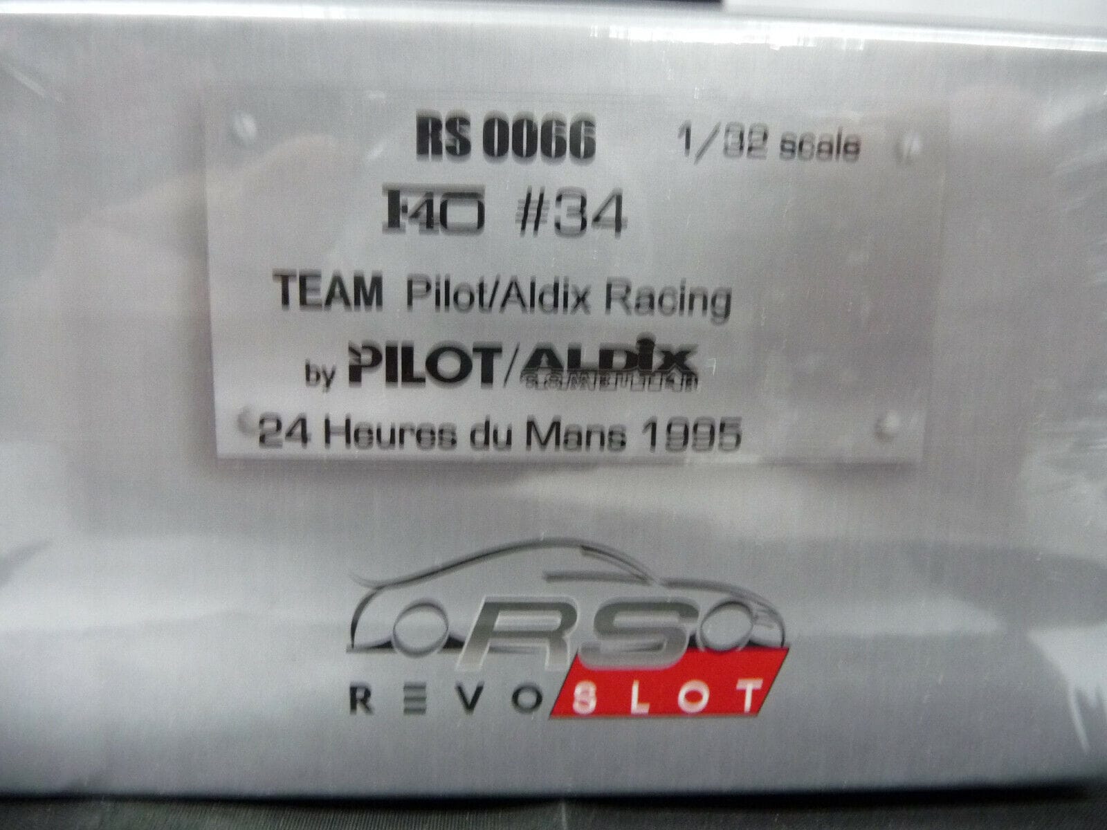 Revoslot - 1:32 RS0066 Ferrari F40 Pilot/Aldix Racing No.34 Scalextric/Carrera