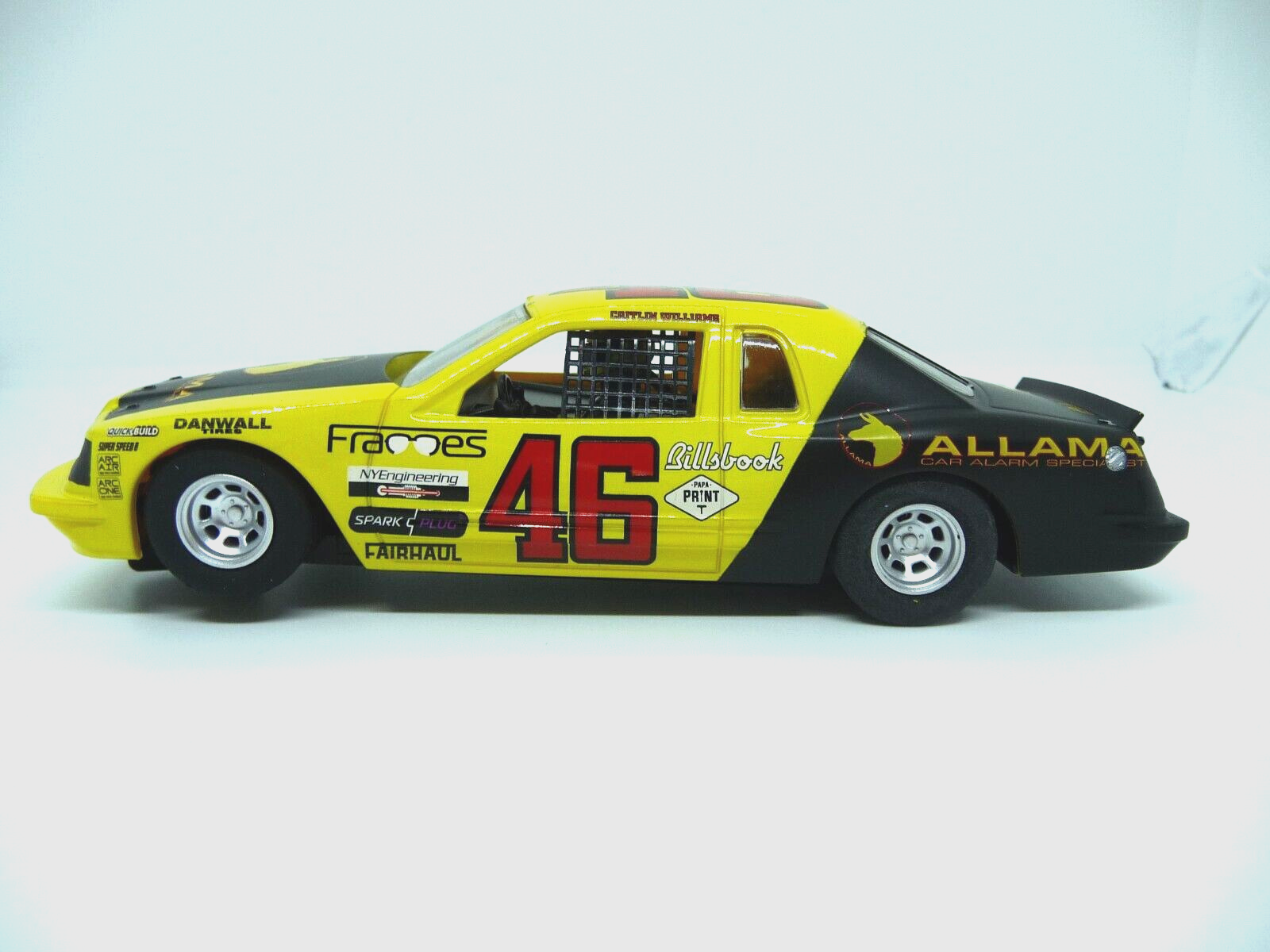 Scalextric - C4088 1:32 FORD THUNDERBIRD YELLOW BLACK #46 Slot Car Suit Carrera