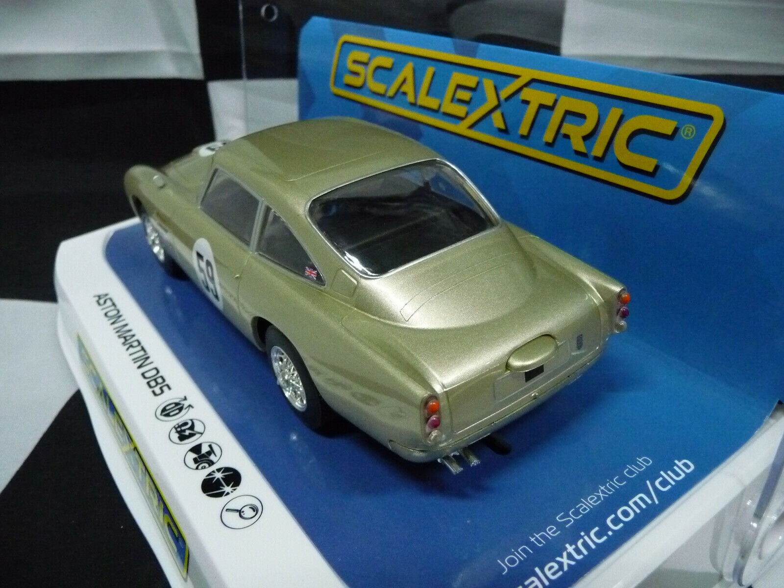 Scalextric - C4166 1:32 Aston Martin DB5 White Gold Slot car