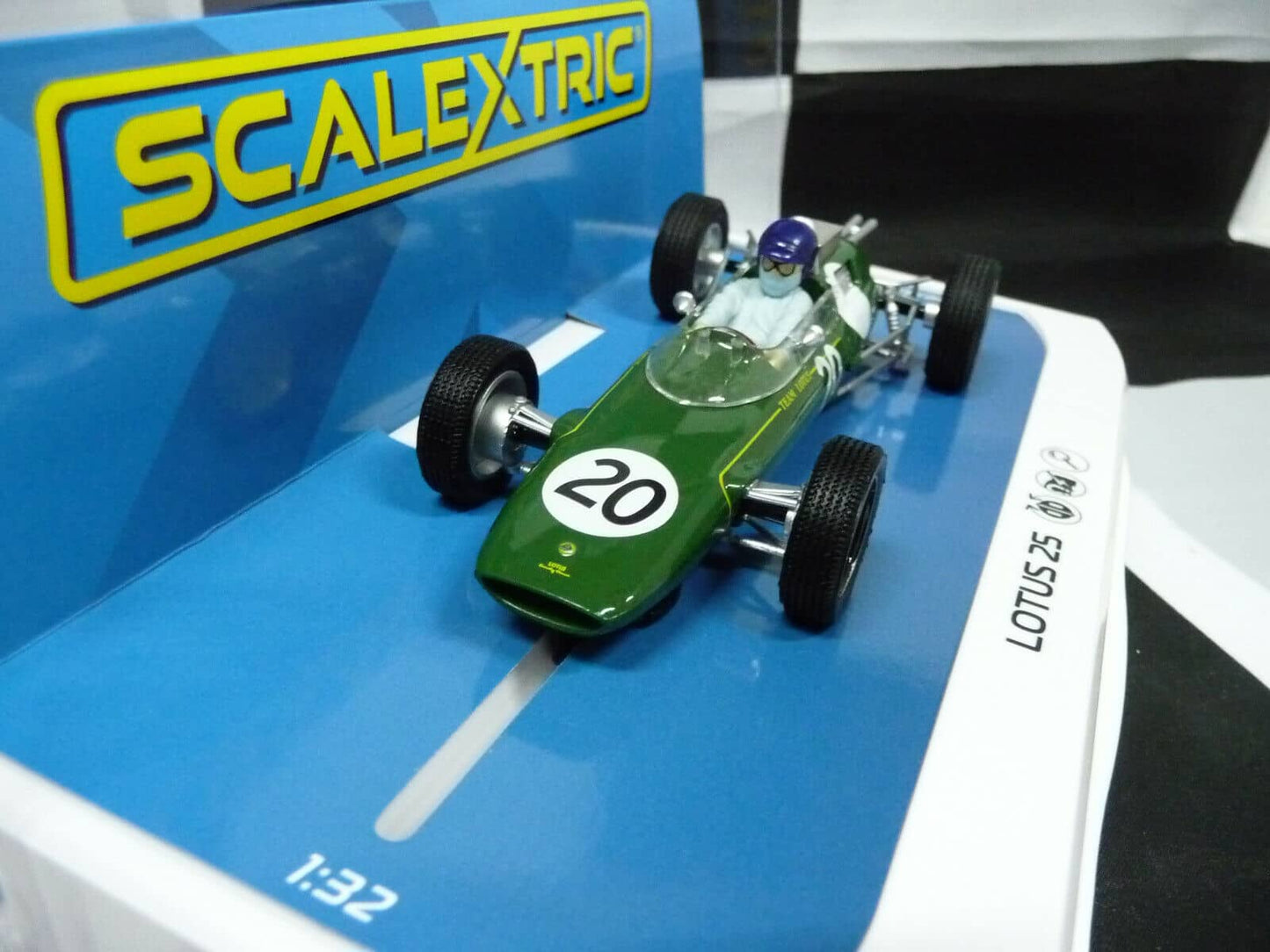 Scalextric C4195 1:32 Lotus 25 British  1962 Jim Clark Slot car suit Carrera