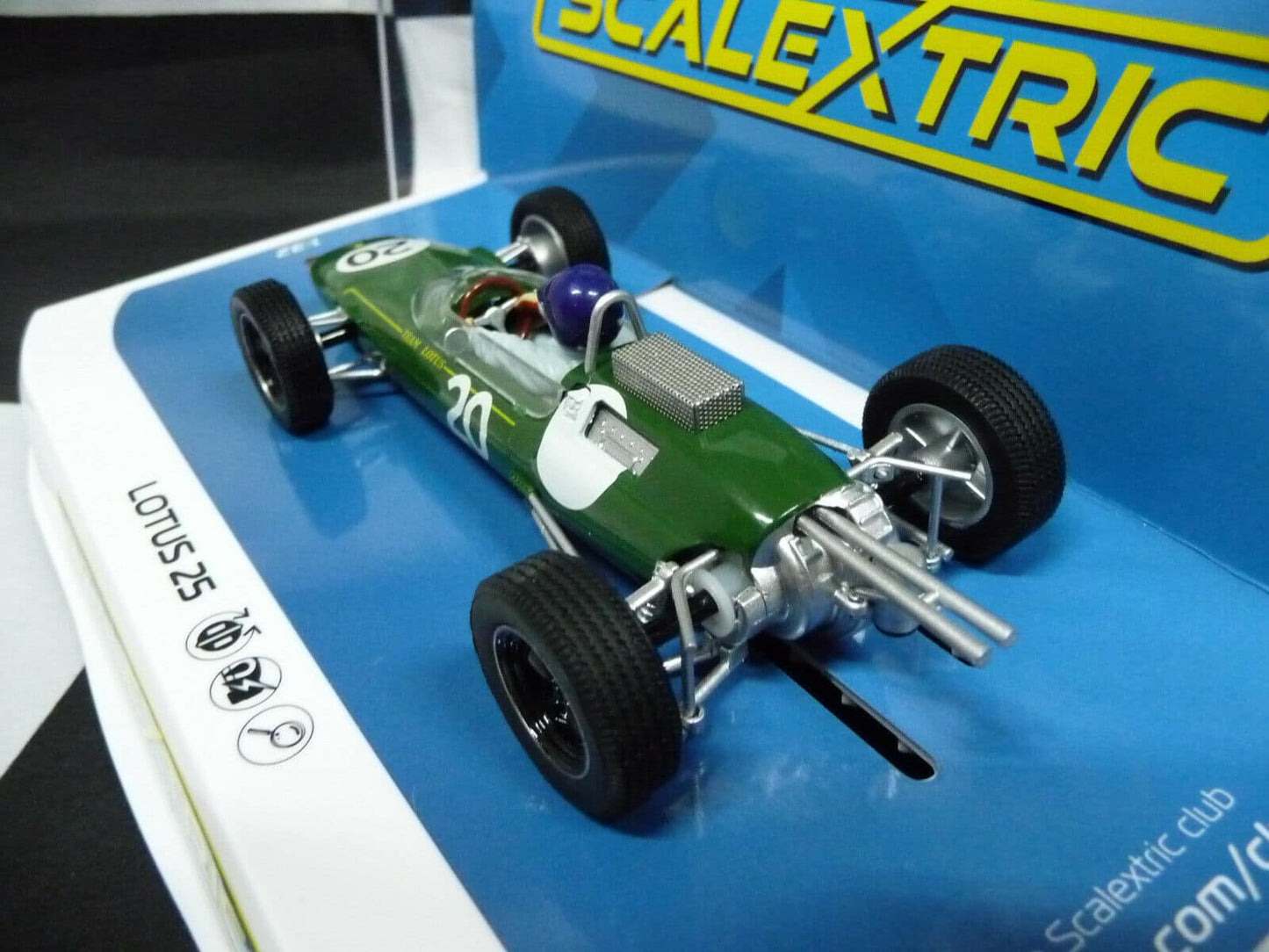 Scalextric C4195 1:32 Lotus 25 British  1962 Jim Clark Slot car suit Carrera