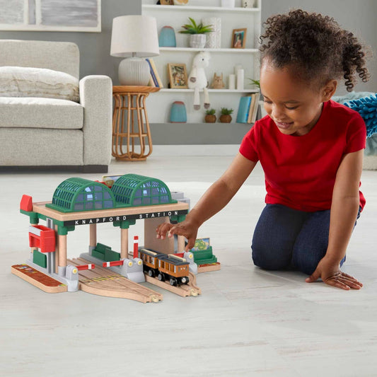 Thomas & Friends - Wooden Railway Knapford Station Passenger Pickup Playset